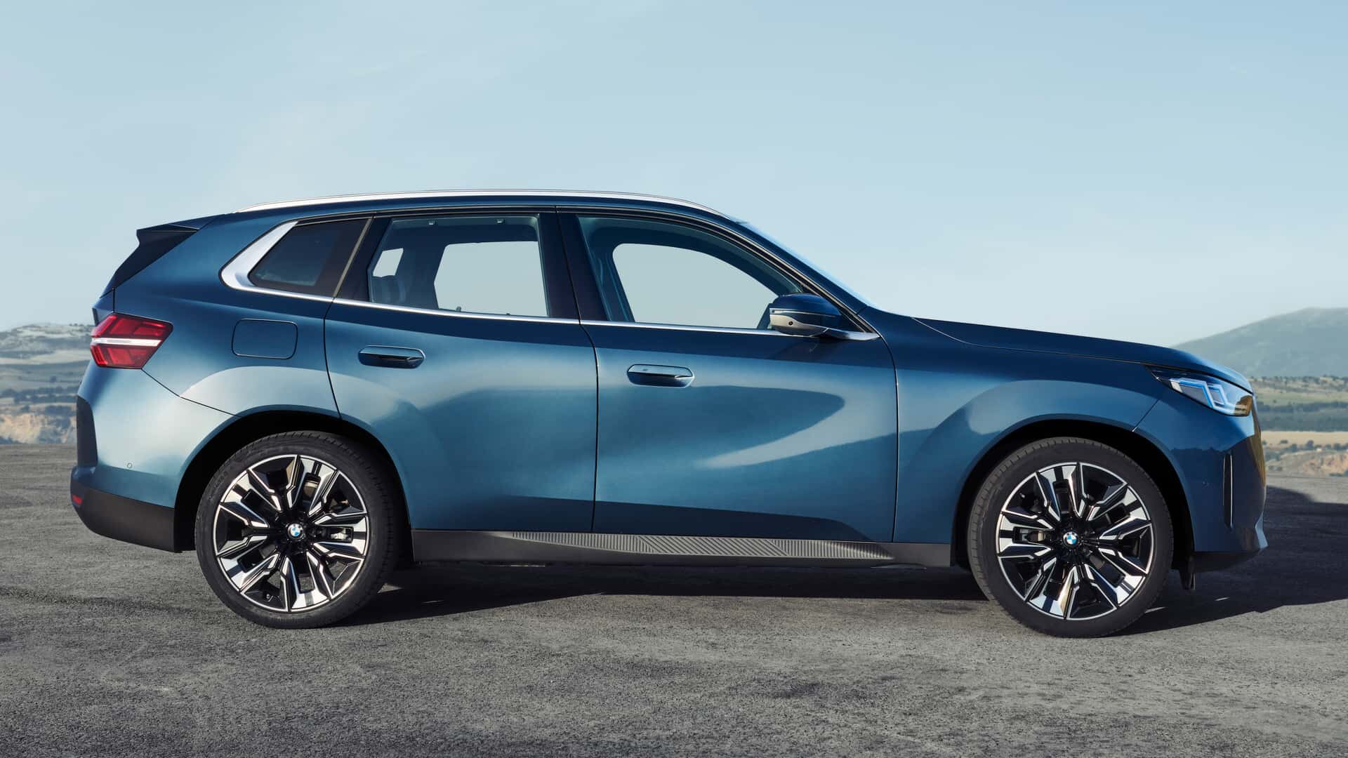 The new generation BMW X3 has an extravagant exterior